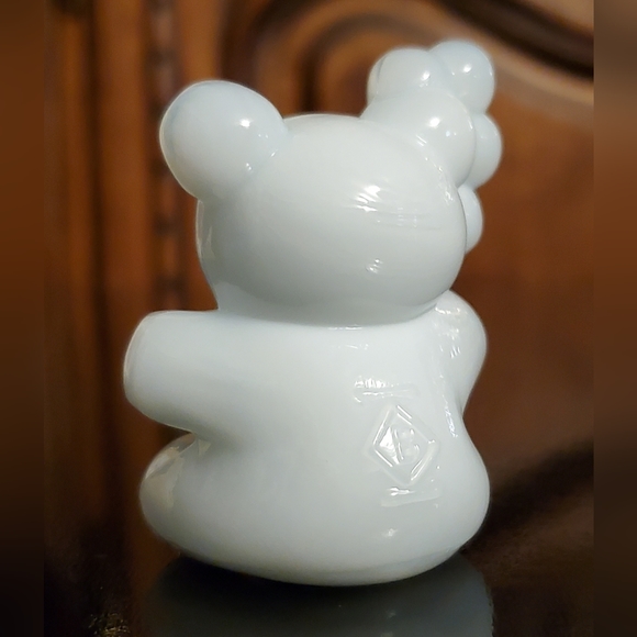 Vntg Boyd "Patrick the Bear" Crisp White Slag Glass - Picture 5 of 8